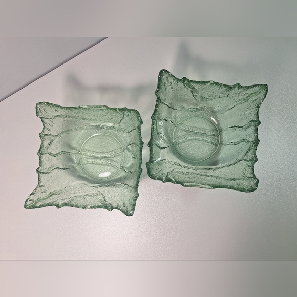 Vintage green pressed bowls set of 2 - Picture 3 of 15